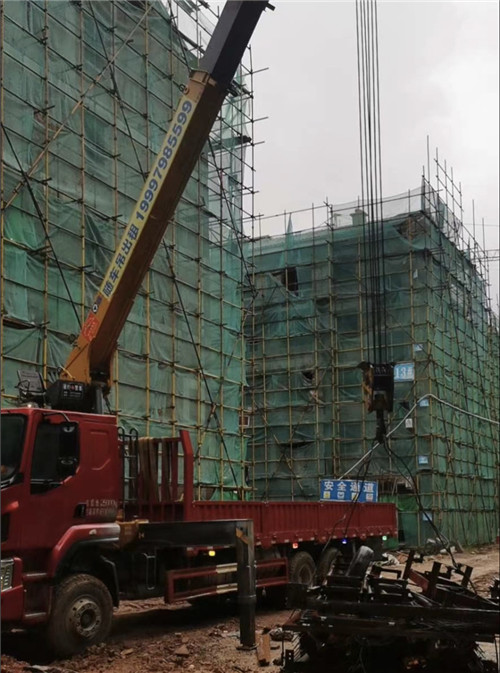 谢家集区“慢工细活”—— 吊车的 “微动控制” 技术