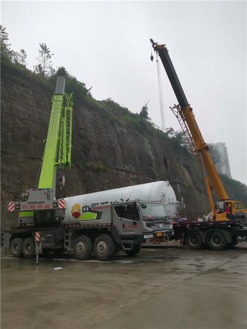 谢家集区“不怕风雨冻”—— 吊车的 “恶劣环境适应” 技术